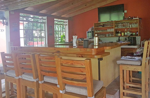 Guest-friendly hotel room with cable TV, Internet, fridge, restaurant