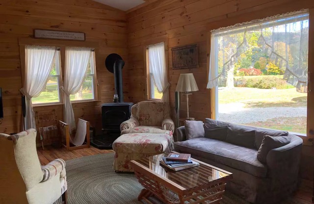 Guest House on Deming Pond in East DorsetnFabulous pond and mountain views