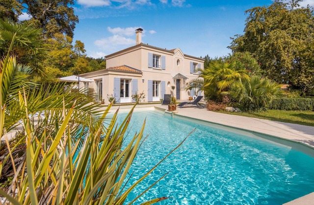 Guest Room Bastide De Mongiraud with Pool