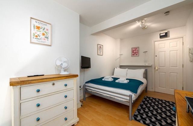 GuestReady - Cozy West Hampstead Stay