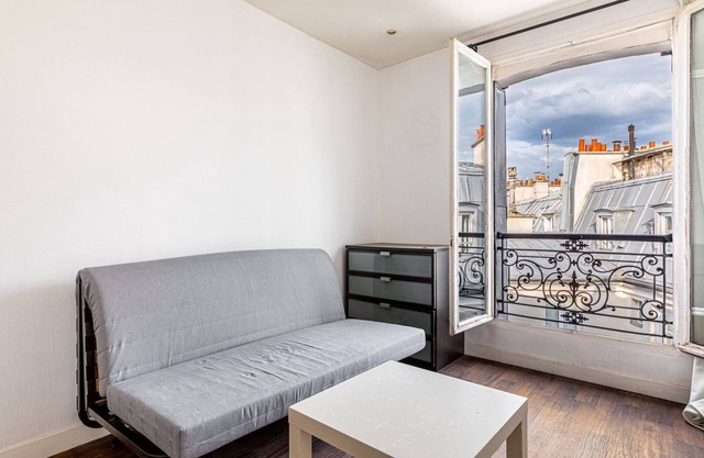 GuestReady - Parisian Life near Bastille Plaza