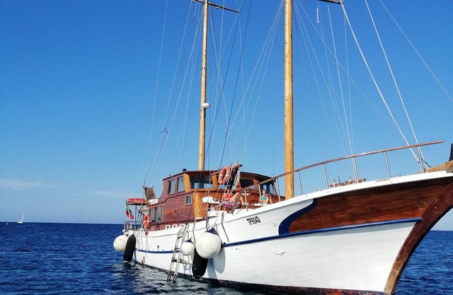 Gulet cruises in the Mediterranean - Liveaboard & Diving Safari by motorsailer.