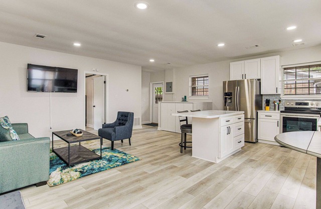 Gulf Breeze 1BR Bayfront Sleeps 4