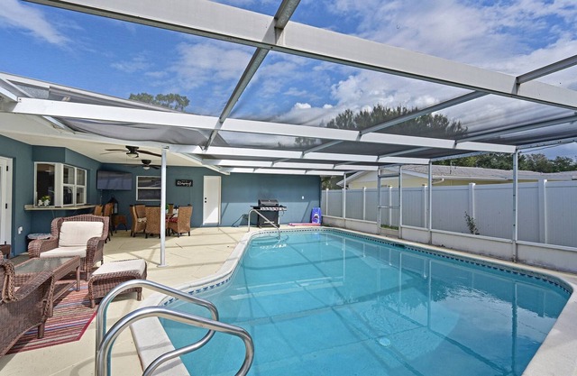 Gulf Coast Retreat - Private Pool, BBQ, Pets OK