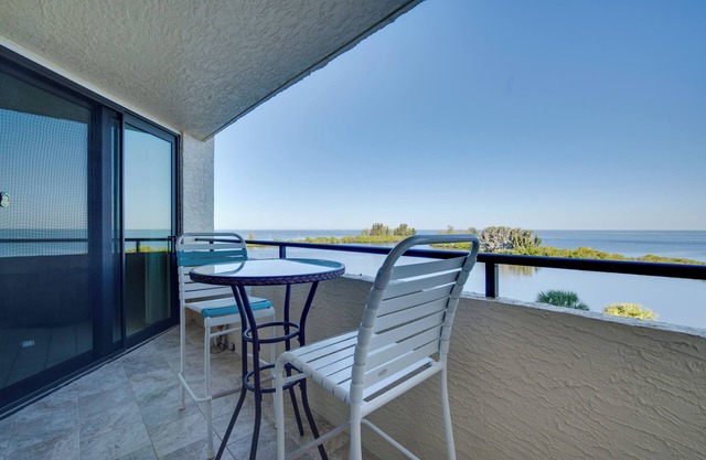 Gulf-Front Views: Coastal Hudson Condo!