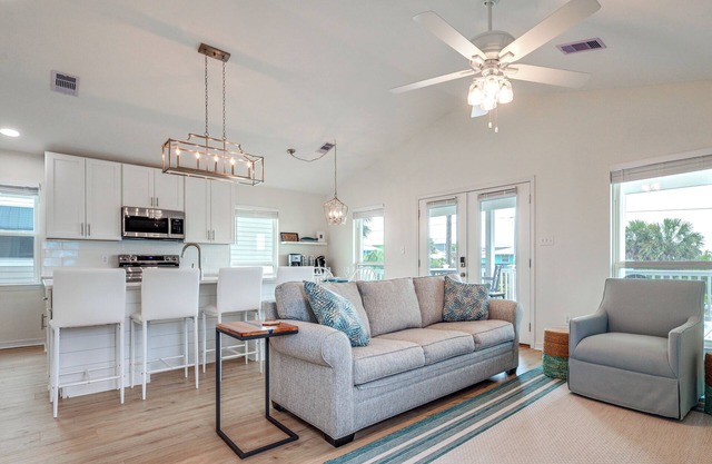 Gulf Shores Cottage w/Water Views, Walk to Beach!