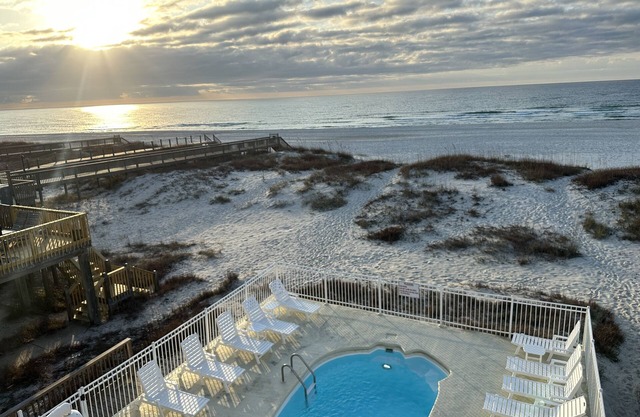 Gulf Shores Duplex B Beachfront Pool 4bd