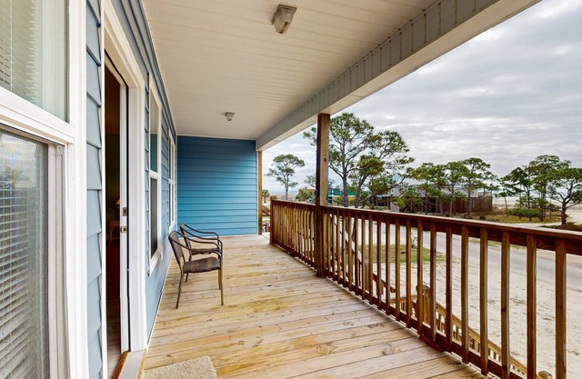 Gulfview duplex with loft, full kitchen, and washer and dryer.