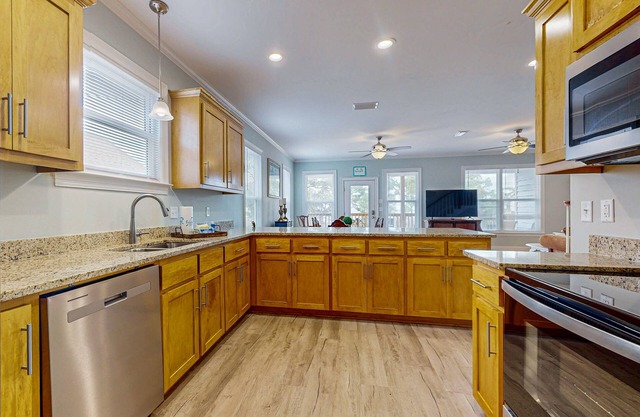 Gulfview duplex with panoramic views, large balcony, and internet