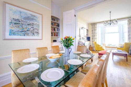 Gunfleet, Aldeburgh - A Large Seafront House with Stunning Sea Views from all the floors, Sleeps 14 - Aldeburgh Coastal Cottages