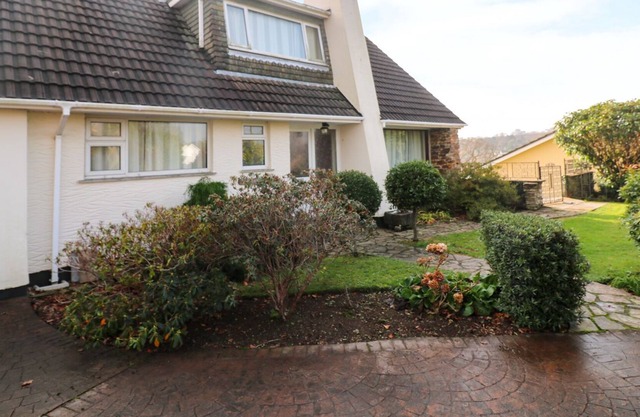 GWEL-AN-GILLAN, pet friendly, country holiday cottage in Mylor Bridge
