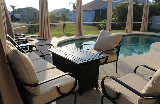 H&K Florida Vacation Villa, Entire Villa near Disney/Universal Theme Parks and Golf! Pool, Firepit,