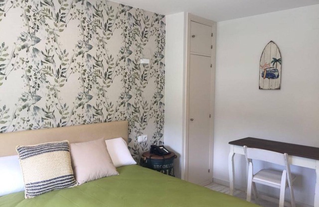 H. Standard Double - One Room Hotel, Sleeps 2