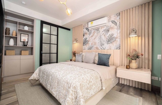 H401 | top-Rated Cali Retreat 2BR w/Balcony & Pool 24/7 Security + Free Parking