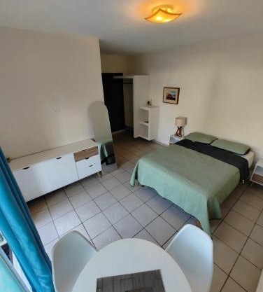 Habitación Minimalista Frente al Mar