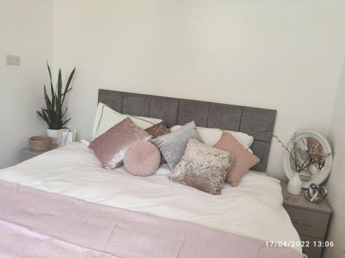 Hale lodge, Sleep upto7 with Free parking near tube station