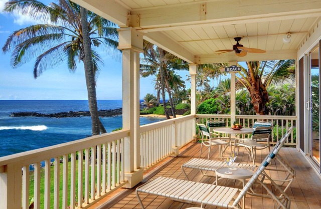 Hale Mahana Kai By Parrish Kauai: spacious oceanfront living w/AC in bedrooms!