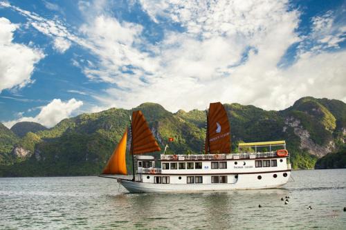 Halong Phoenix Cruiser