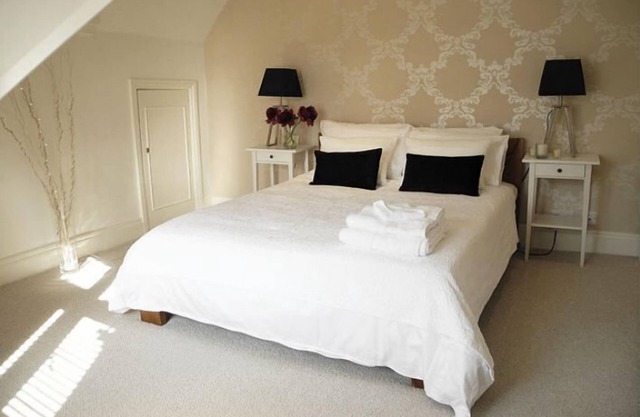 Hampton Court Palace 2 double bedroom unique and exquisite apartment