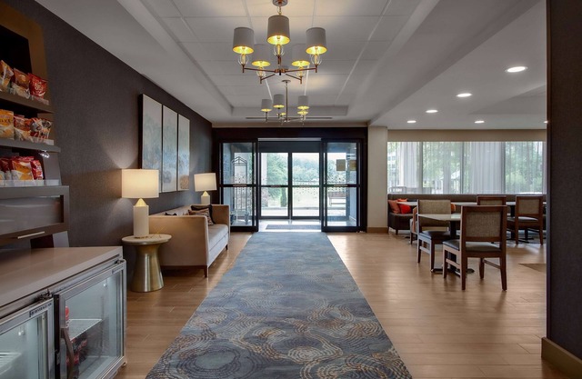 Hampton Inn Birmingham-Colonnade 280