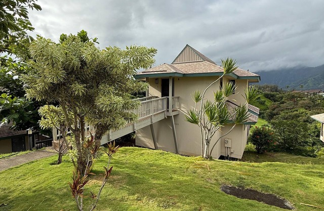 Hanalei Bay Villas #12, Waterfall and Ocean Views, walk to beach and One Hotel