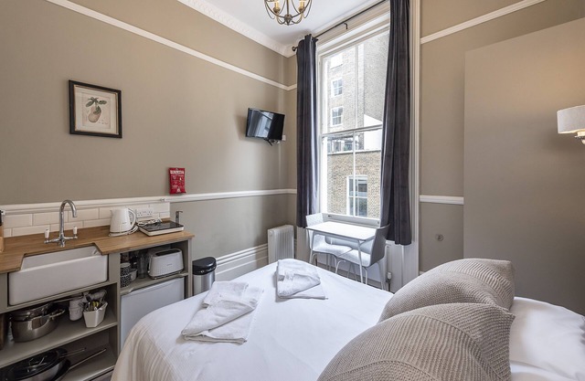 Handsome Kensington Studio