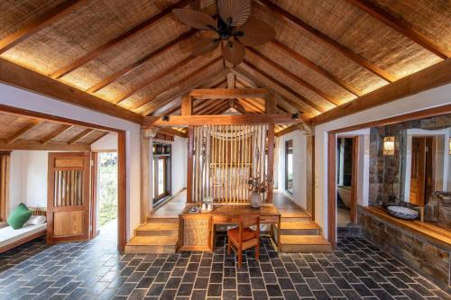 Hang Mua Ecolodge