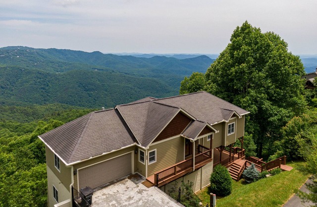 Hangin Out - Stunning Mountain Views, Garage, Jacuzzi Tub