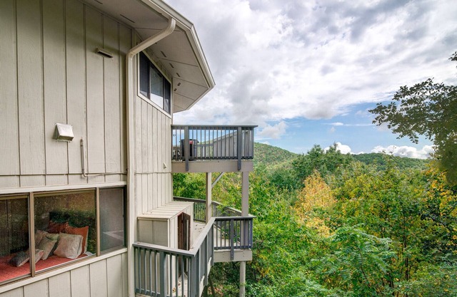 Hangin' Round | Unique Rondette with Game Room in Montreat!