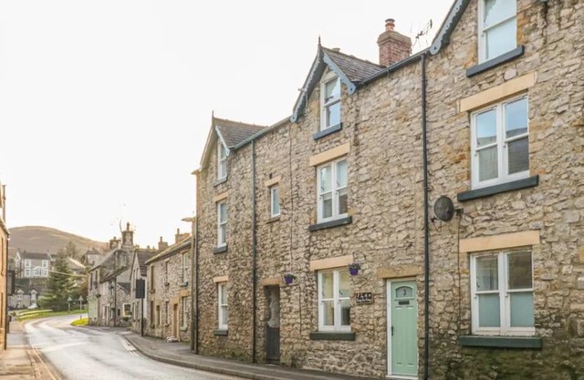 Happy Feet Cottage, Sleeps 6