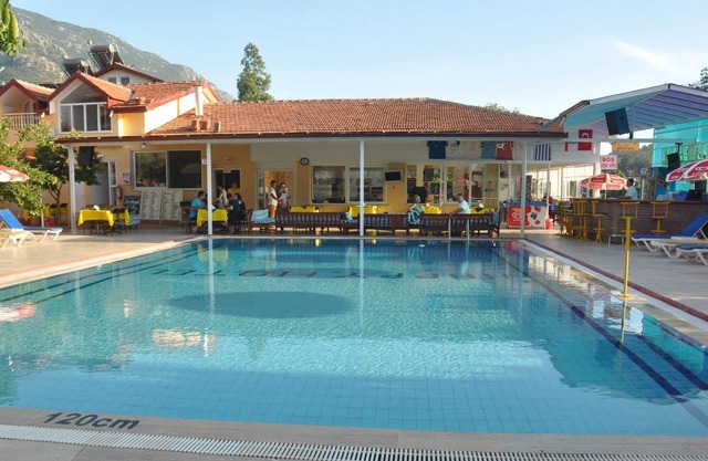 Happy Nur Hotel
