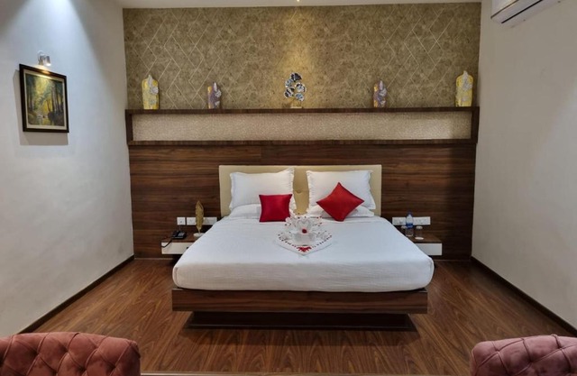 Happys Hotel