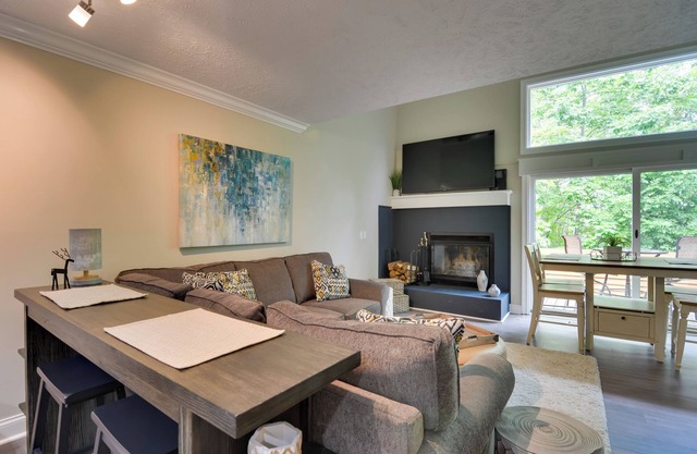 Harbor Springs Condo ~ 6 Mi to Lake Michigan!