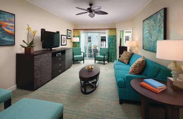 Harborside ATLANTIS, 2br Lock-off, sleeps 8 - Aug 27-Sep 3 + 8 park passes daily