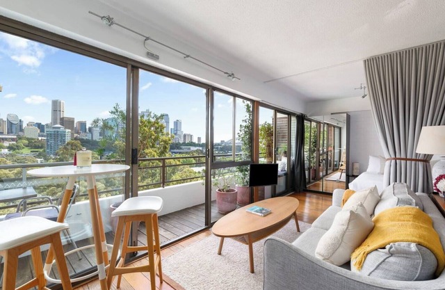 Harbour Horizon Iconic Skyline Retreat with Pool