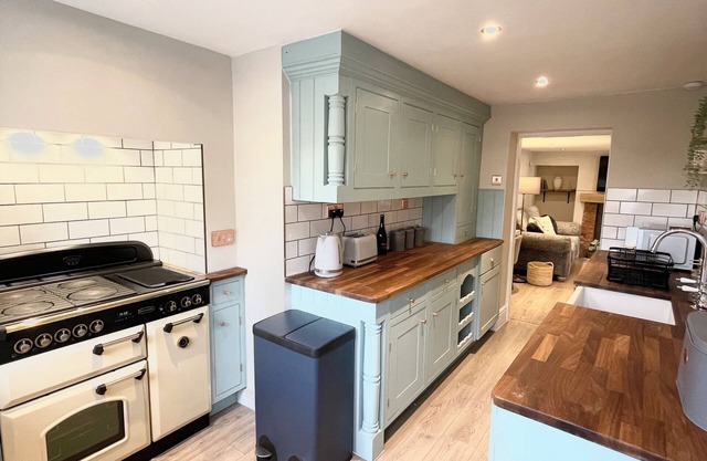 Harvest Cottage - 2 bed (double + twin) - Large detached private garden