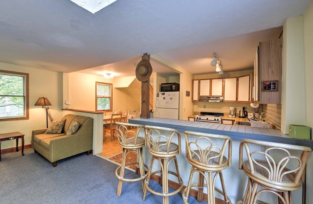 Harwich Cottage - Near Cape Cod Rail Trail & Beach