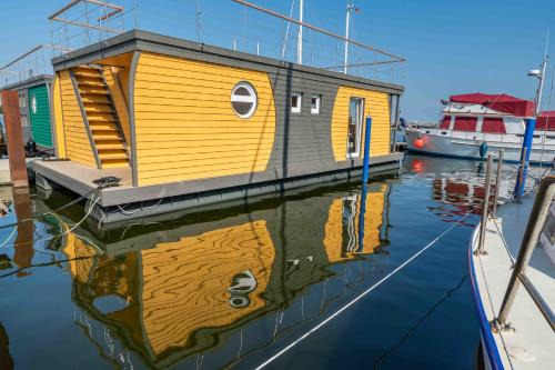 Hausboot Arnica mit großem Sonnendeck und Wäschepaketen inklusive