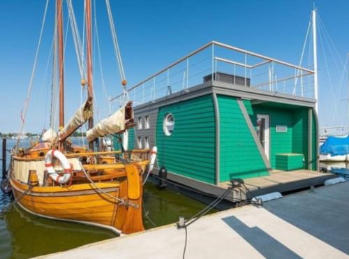 Hausboot Smaragd mit großem Sonnendeck und inklusive Wäschepaketen
