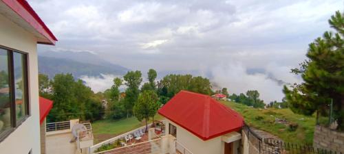 Haven Lodge Bhurban, Cheerful 4BR Cottage