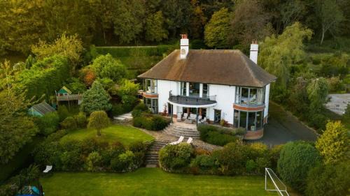 Hawkwood Court - with Hot Tub, Cinema, Gym, Games Room & Outdoor Kitchen