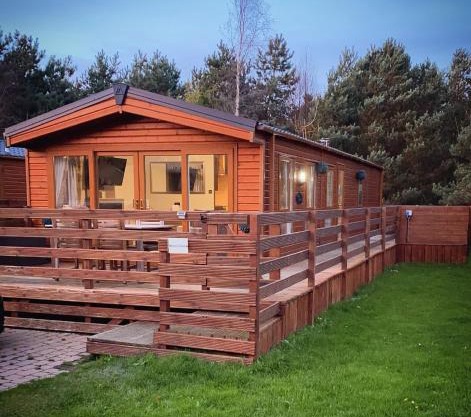Hazel Oaks, Beautiful Lodge with Hot Tub - Sleeps 6 - Felmoor Park