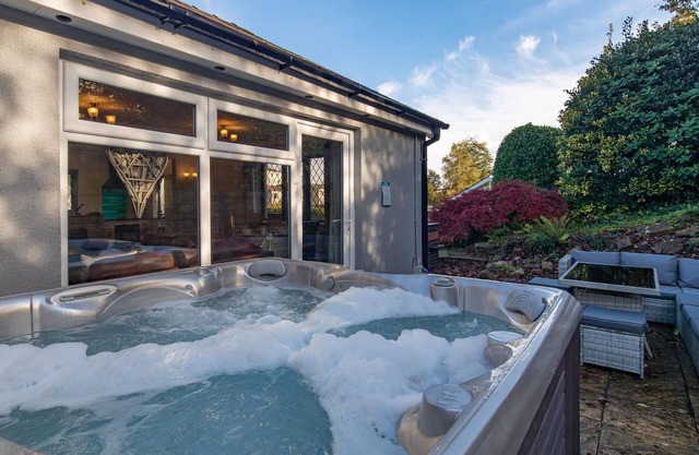 Hazelglade Cottage - Hot Tub Games Room Pet Friendly