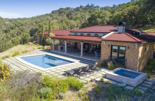 Healdsburg Villa on a Vineyard with Amazing Poolside Sunsets