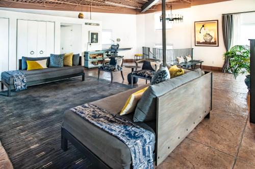 Heart of Vibrant Railyard-Downtown Loft with Radiant Heat and Deep Luxurious Soaking Tub