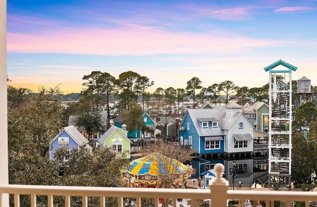 Heart of Village of Baytowne Wharf with views of Marina, Fireworks and Concerts!