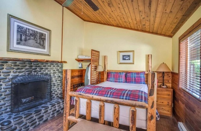 Hearthstone Inn - Clark Queen Room at Cannon Beach Hotel Collection!