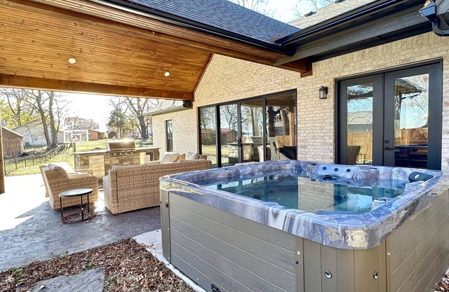 Heartland Haven: Hot Tub - Game Room - Basketball - Outdoor Kitchen - Arcades