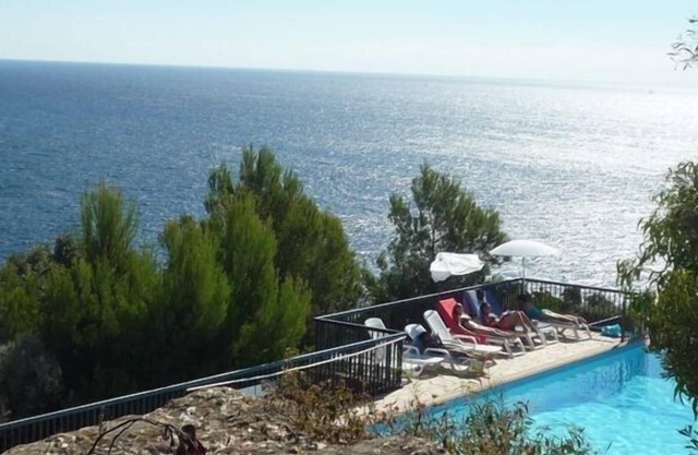 Heated Pool and Direct Beach Access for 4 People - Le Lavandou