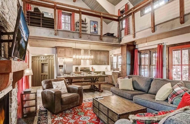 Heavenly Hideaway 4BR,4BA, Hot Tub